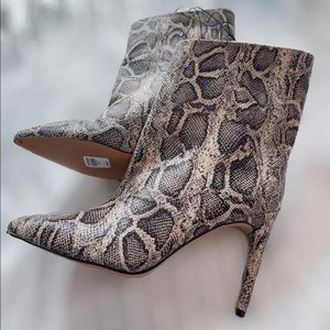 EXPRESS Thin Heel Snakeskin Boots